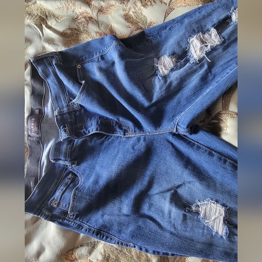 Torrid Sky High Skinny distressed jeans - Picture 13 of 14